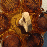 PORTE VERRE EN ROTIN ET VERRE – Image 2