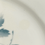 ASSIETTE CREUSE DIGOIN MOTIF ROSE BLEU BORDURE EXAGONALE – Image 4